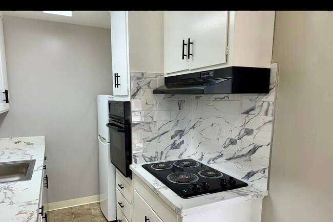 Building Photo - 2050 Latham St Unit 35 Rental