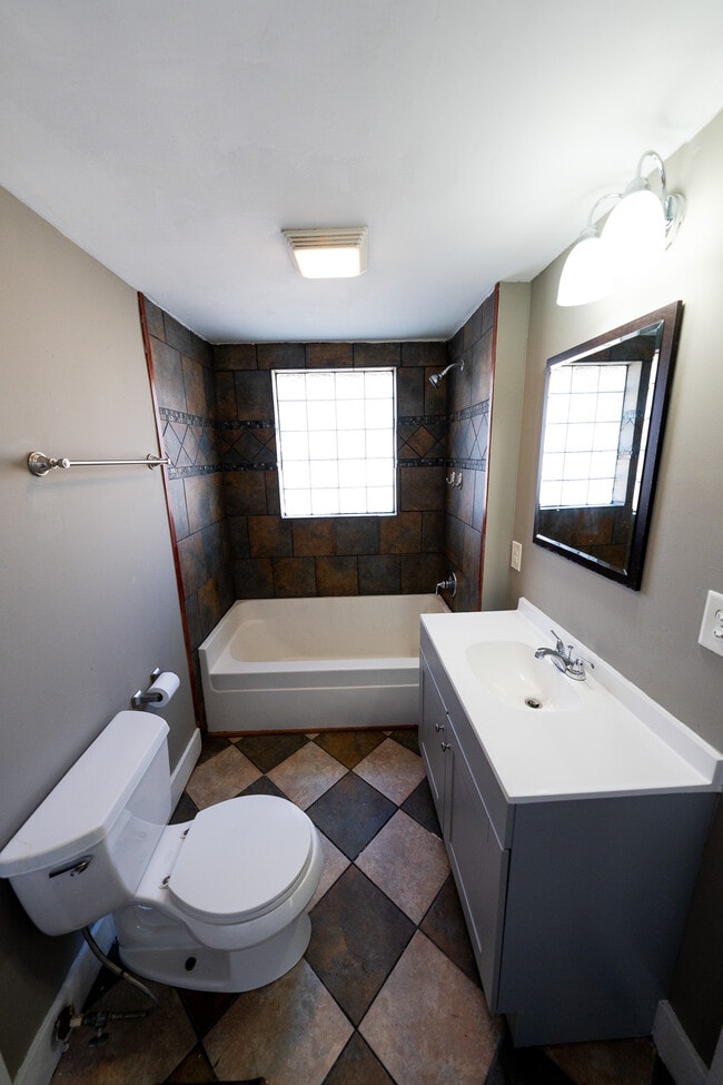 Photo - 108 Denson Ave NW