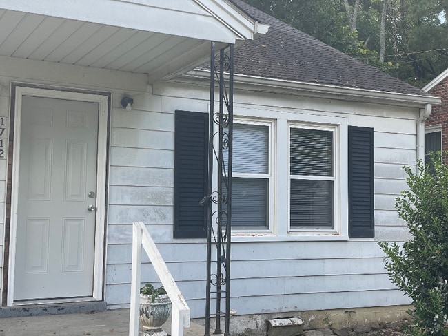 Building Photo - 1712 Hillview Dr Rental