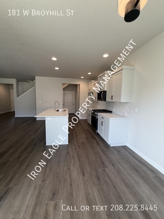 Photo - 181 W Broyhill St