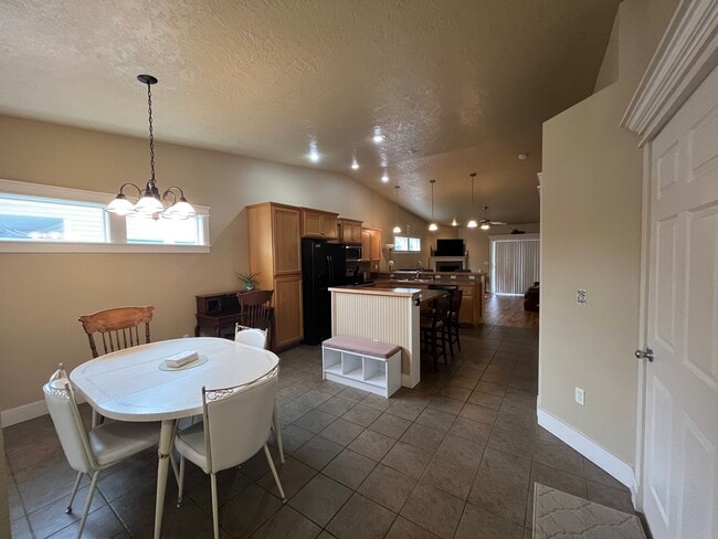 Photo - 1305 N Gallant Ln