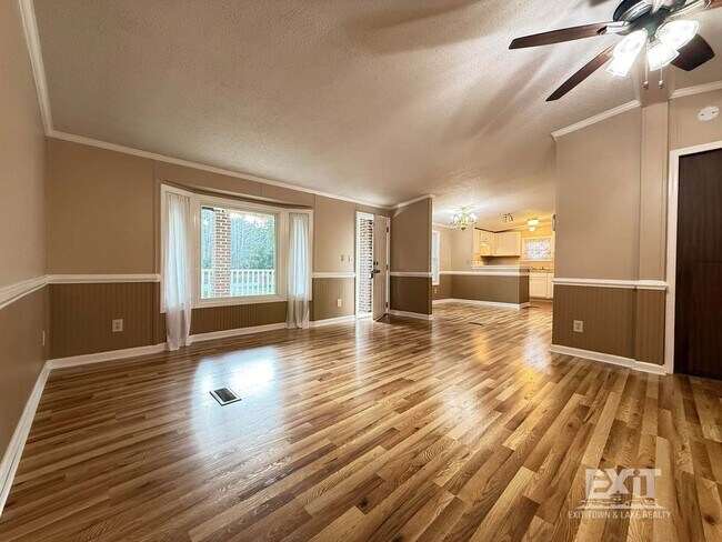 Photo - 3 Bedroom, 2 Bathroom Home in a Beautiful Country Setting