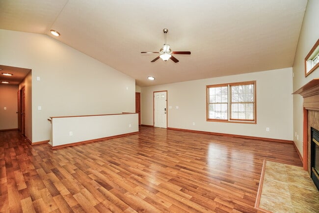 Photo - 370 Millett Dr