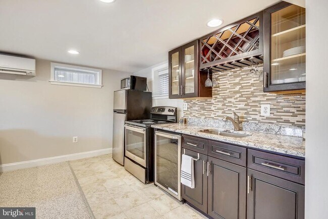 Photo - 905 Quackenbos St NW