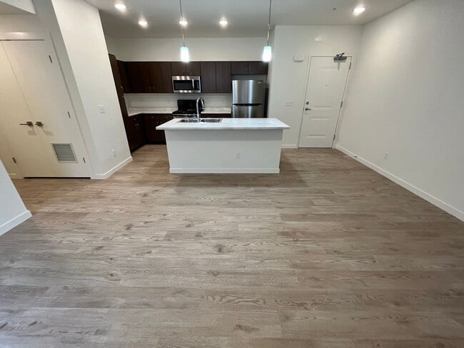 Building Photo - 4715 Lexington sky lane Unit 202