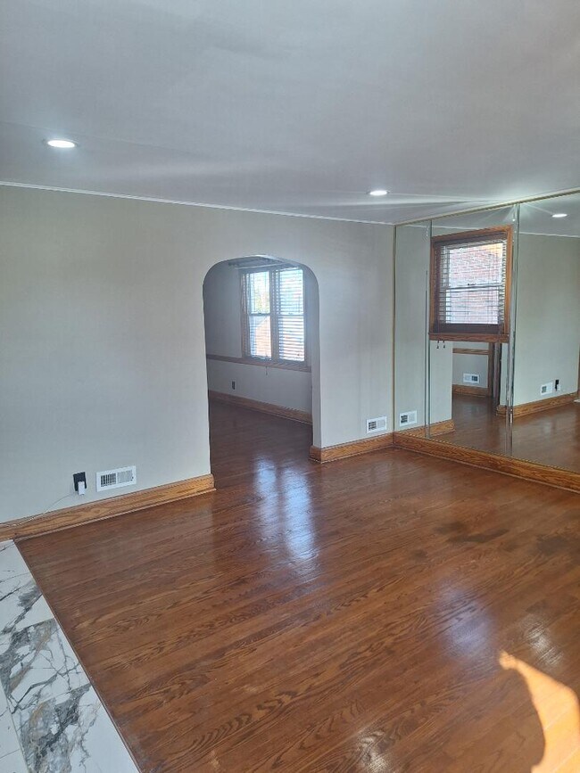 Photo - 5118 Pembroke Ave