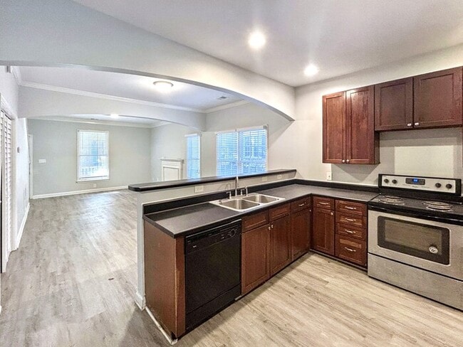 Photo - 992 Sims Ave NW