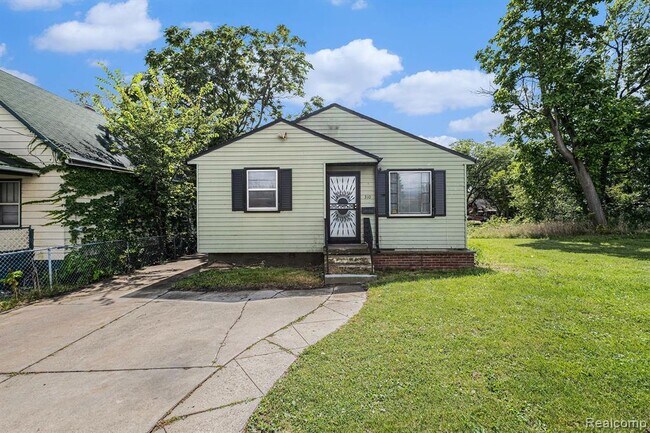 Photo - 310 E Pierson Rd House