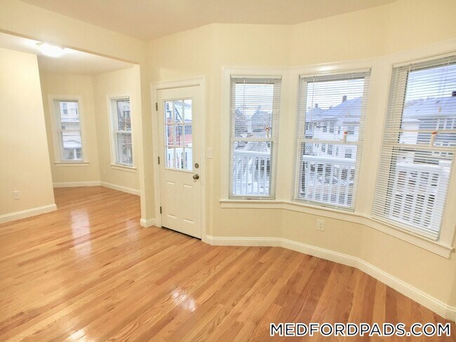 Photo - 537 Main St Unit 2