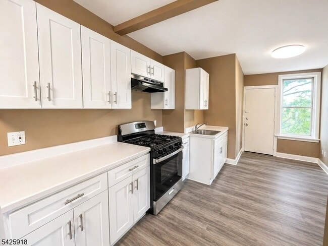 Building Photo - 33 Richelieu Terrace Unit 3