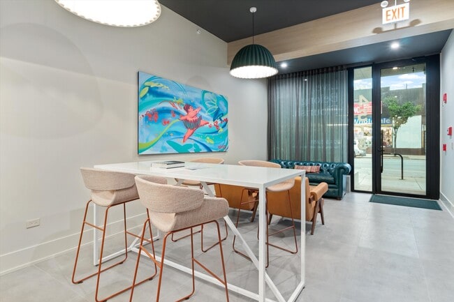 Photo - 4515 N Clark St