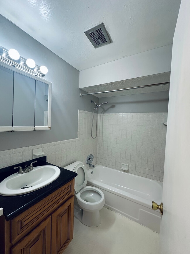 320 Hanna Ave Apartments For Rent in Loveland, OH