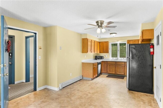 Photo - 283 Privilege St Unit 4