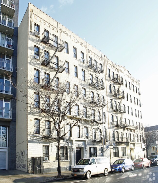 Primary Photo - Plaza Court