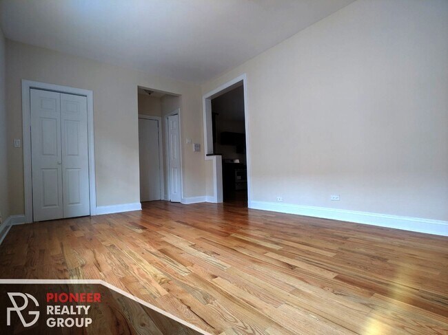 Photo - 3721 N Pine Grove Ave