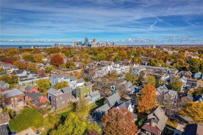 Photo - 1928 W 48th St