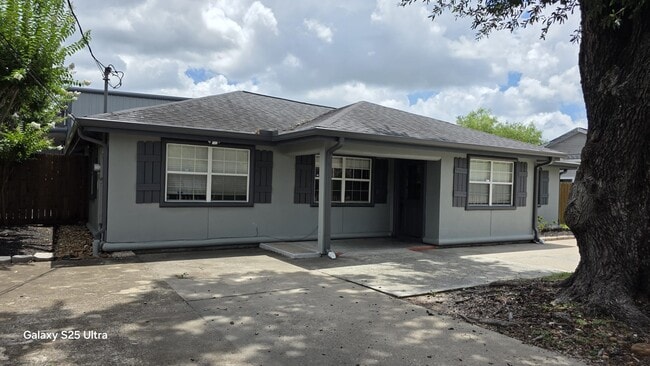 Photo - 2098 Harland Dr