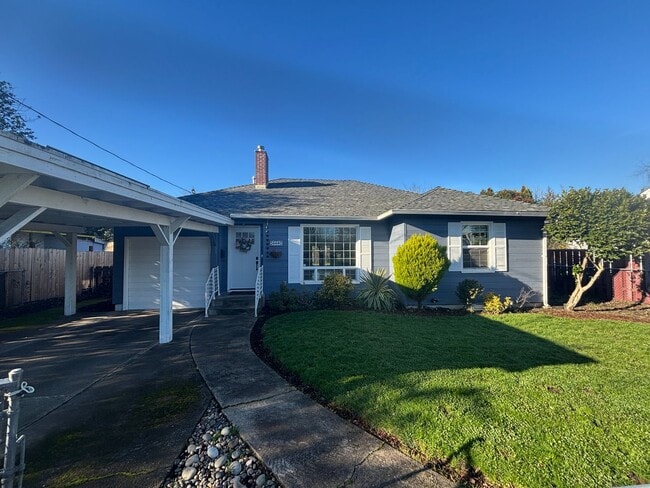 Building Photo - Charming 3 Bedroom 1 Bath single story home, with large yard