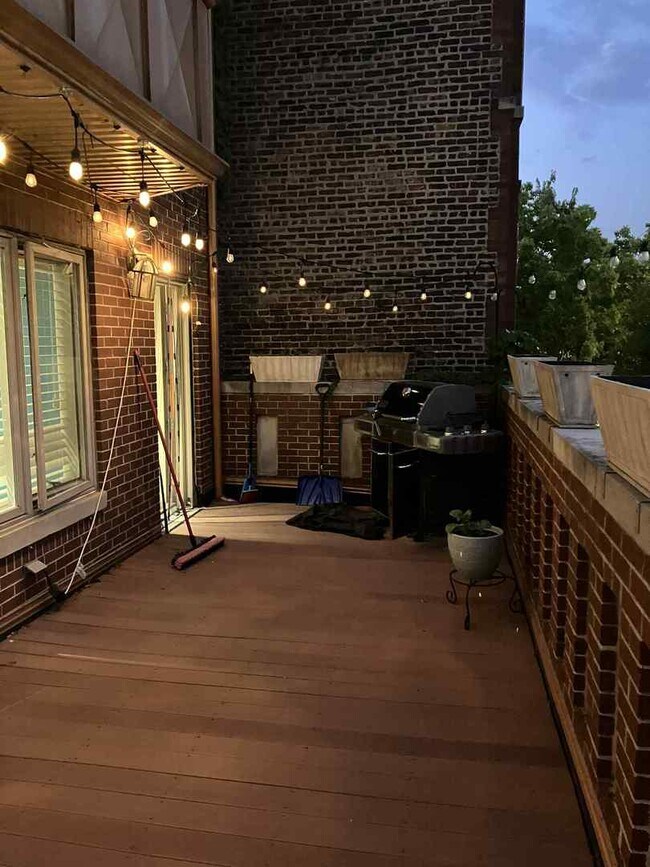 Photo - 612 S Western Ave