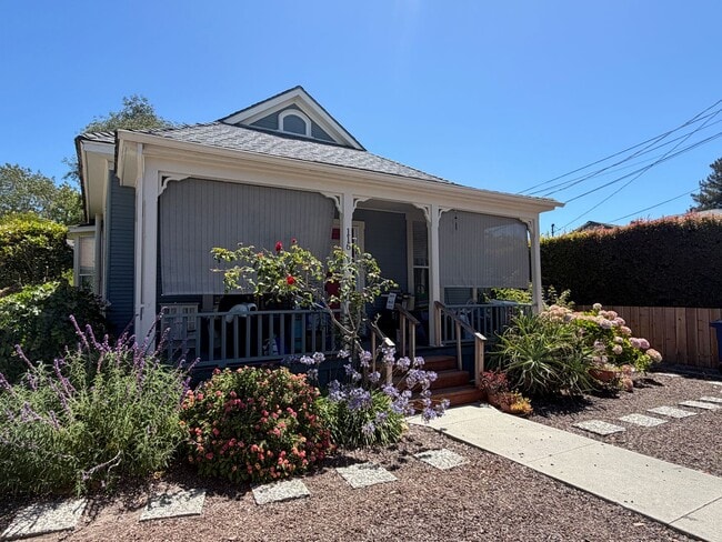 Building Photo - COMING SOON! Charming 2 Bedroom home with sunroom/office & spacious yard
