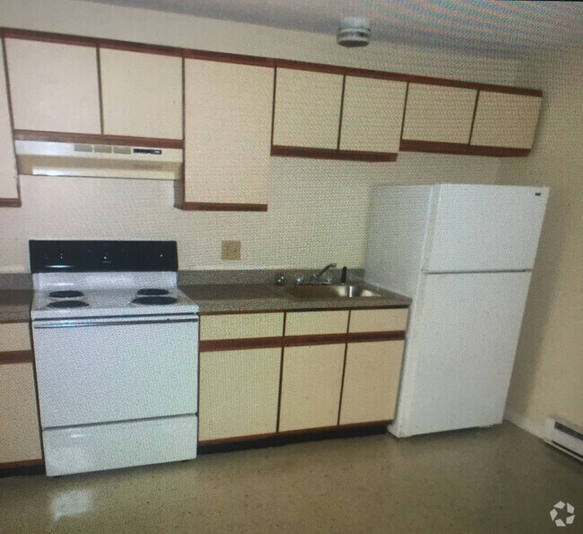 Building Photo - Toy town Apartments Unit 203B