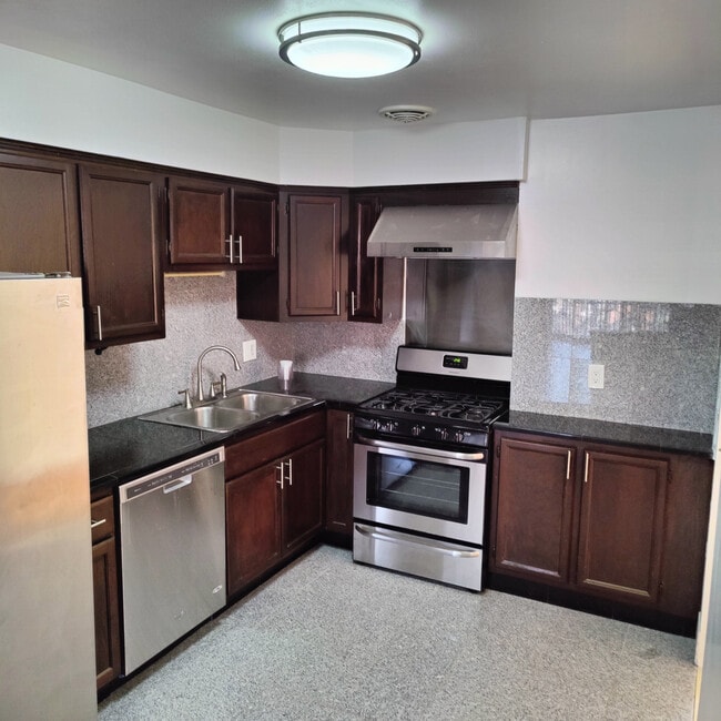 Building Photo - 2356 79th St Unit 3