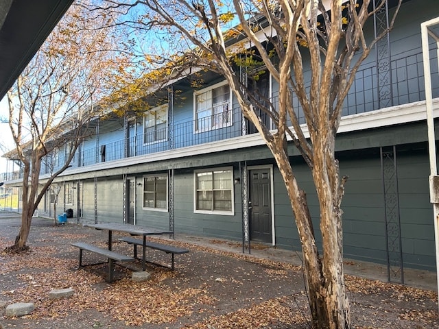 Courtyard - Rambler Heights