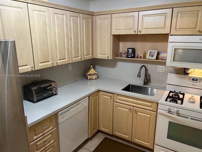 Photo - 13120 SW 92nd Ave Unit B-207