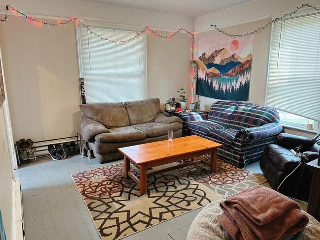 Photo - PRELEASE: 4bd/2ba next to Aslan Brewing Downtown