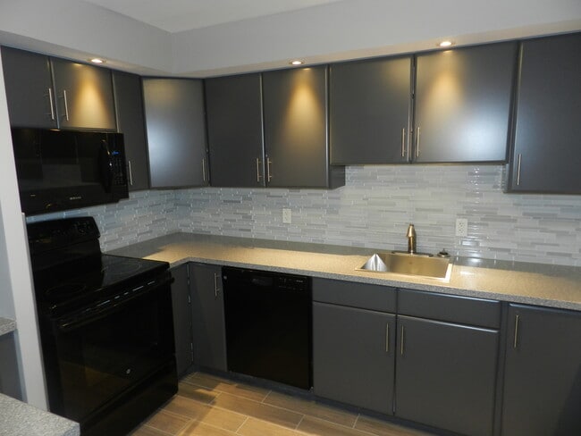 Photo - WELCOME TO THE BRIGHT SIDE - ONE BEDROOM PLUS DEN IN DOWNTOWN DARTMOUTH Unit 202