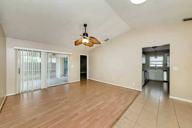 Photo - 4208 76th Dr E