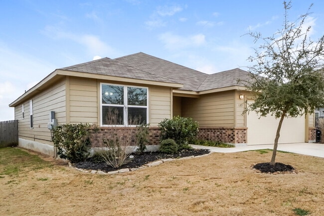 Photo - 123 Fabarm Ln