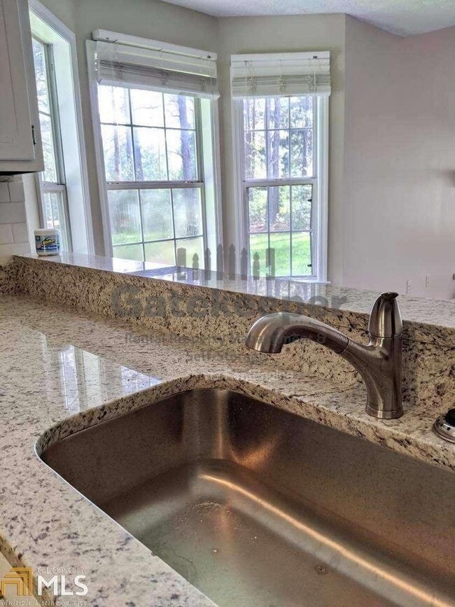 Photo - 681 Senoia Rd Unidad B