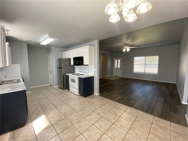 Photo - 1011 Sunflower St