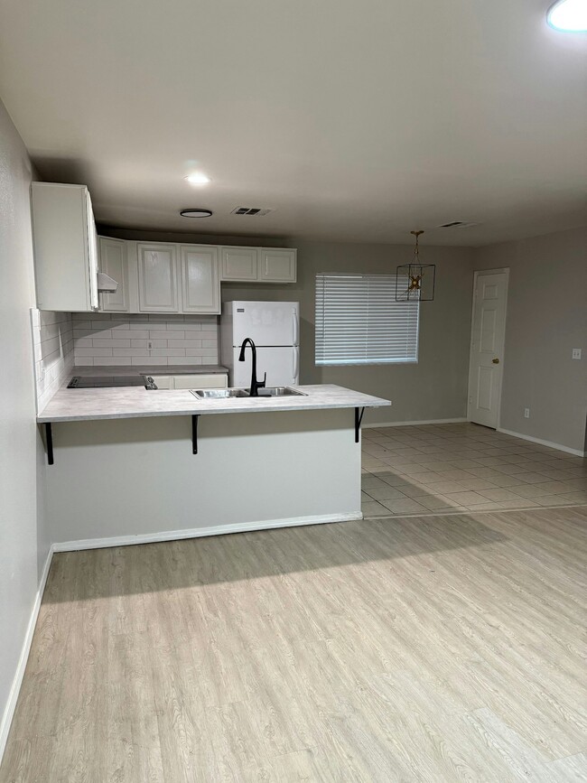 Building Photo - 1926 Haskell Rd Unit 3