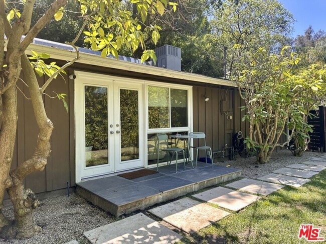 Building Photo - 8350 Lookout Mountain Ave