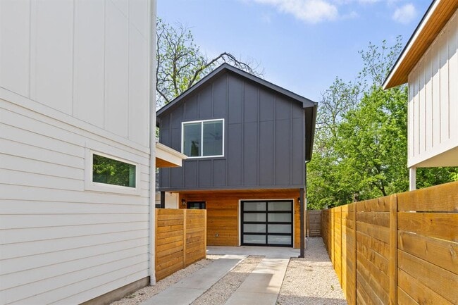 Building Photo - 2813 Prado St Rental