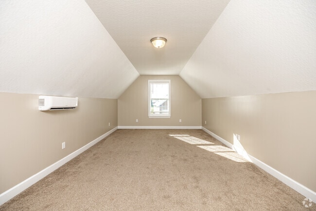 3BR, 2.5BA - Kite/2,456 SF