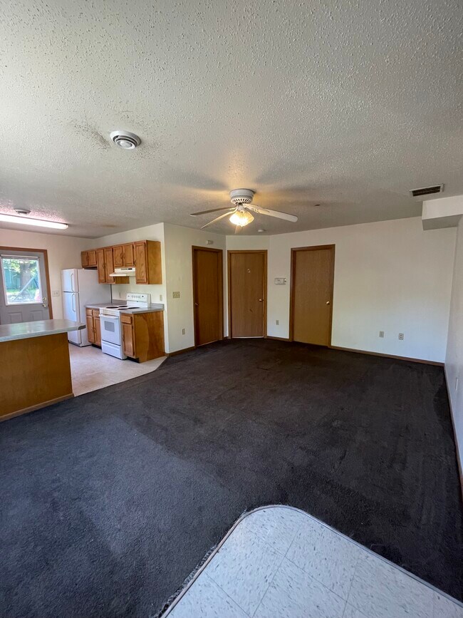 Photo - 1708 6th St E