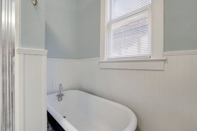 Photo - 631 W 37th St Unit Apartment A