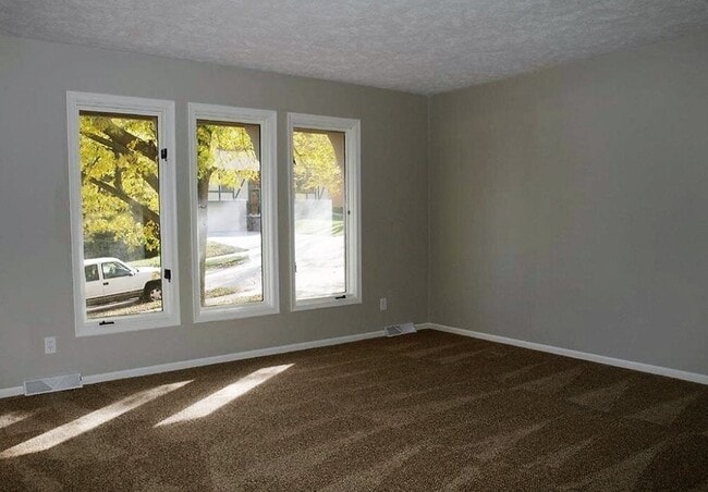 Photo - 3304 S 158th St