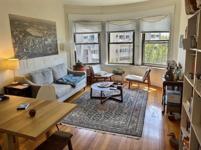 Building Photo - 1382 Beacon St Unit 13