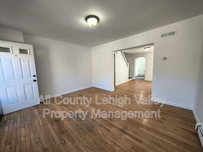 Photo - 546 Thomas St