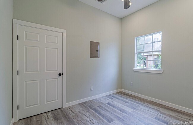210 N San Jacinto St Unidad 1 ( front)