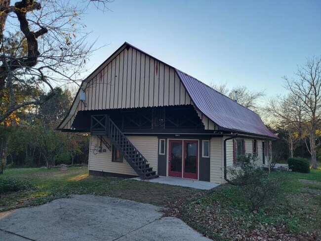 Photo - 688 Speck Rd