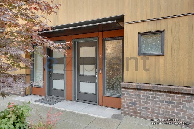 Building Photo - 3300 NE 65th St Rental