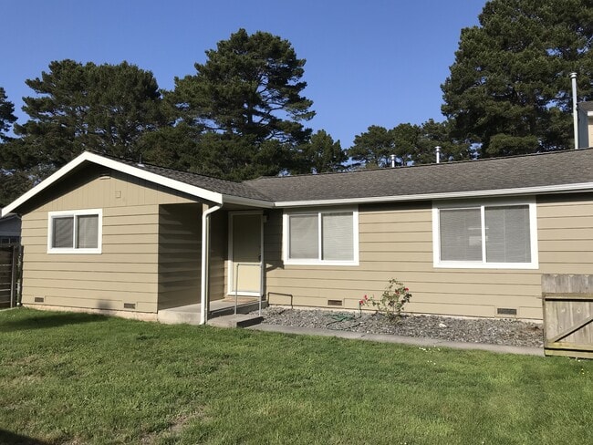 Building Photo - 1725 Anderson Ave