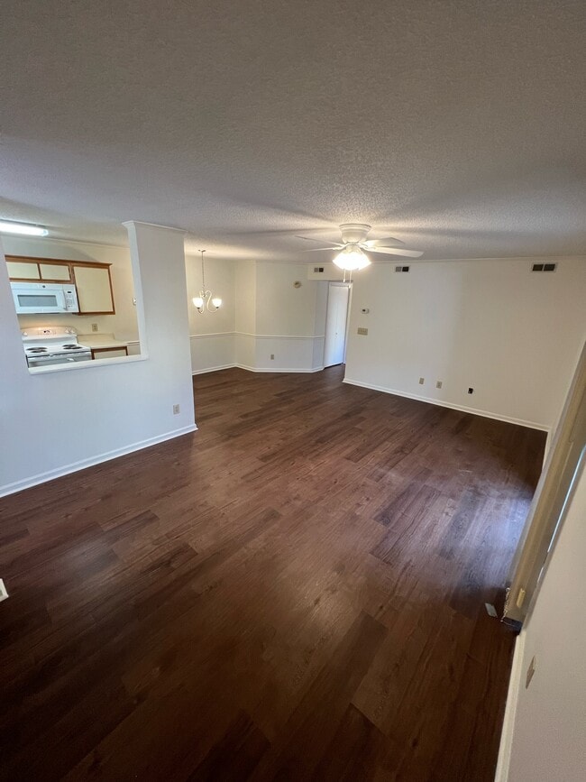 Photo - 701 Coventry Ln