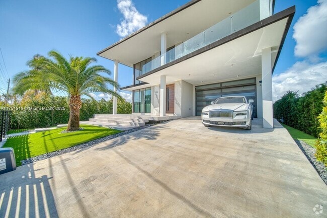 Building Photo - 7520 W Treasure Dr Rental