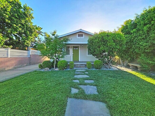 3819 S Van Ness Ave